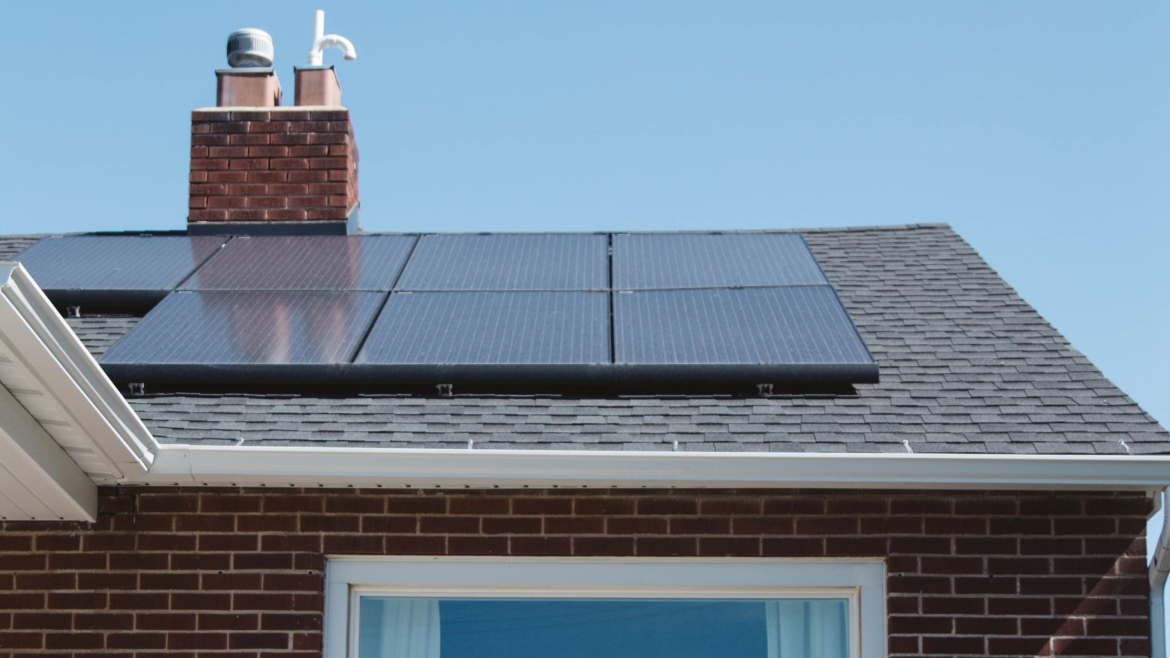 Pannelli fotovoltaici su un tetto