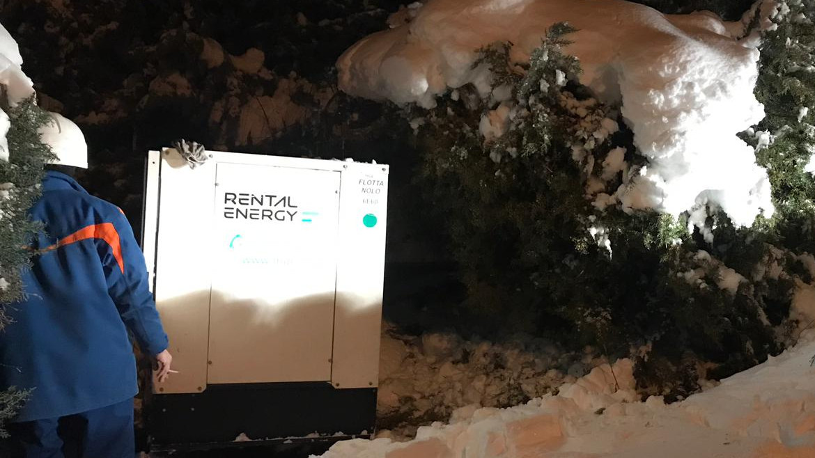 Le squadre al lavoro anche in notturna 