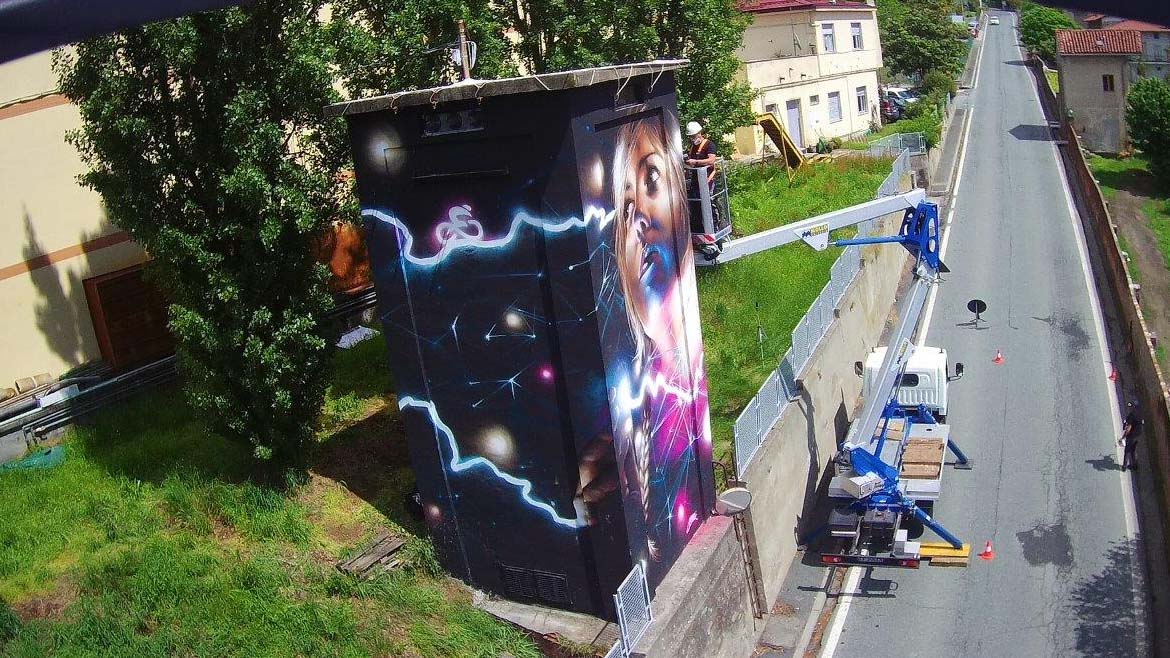 Foto della cabina pitturata in occasione della tappa di Piverone del Giro d'Italia