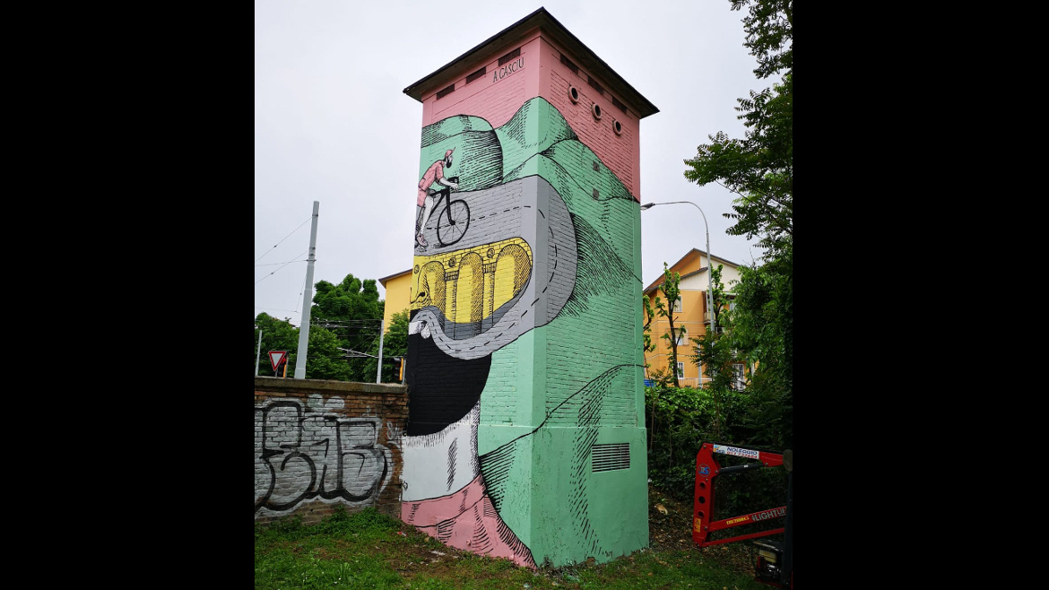 Foto della cabina pitturata in occasione della prima tappa del Giro d'Italia