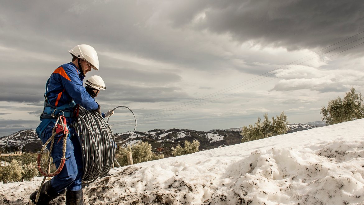 I nostri tecnici al lavoro per ripristinare il servizio elettrico 