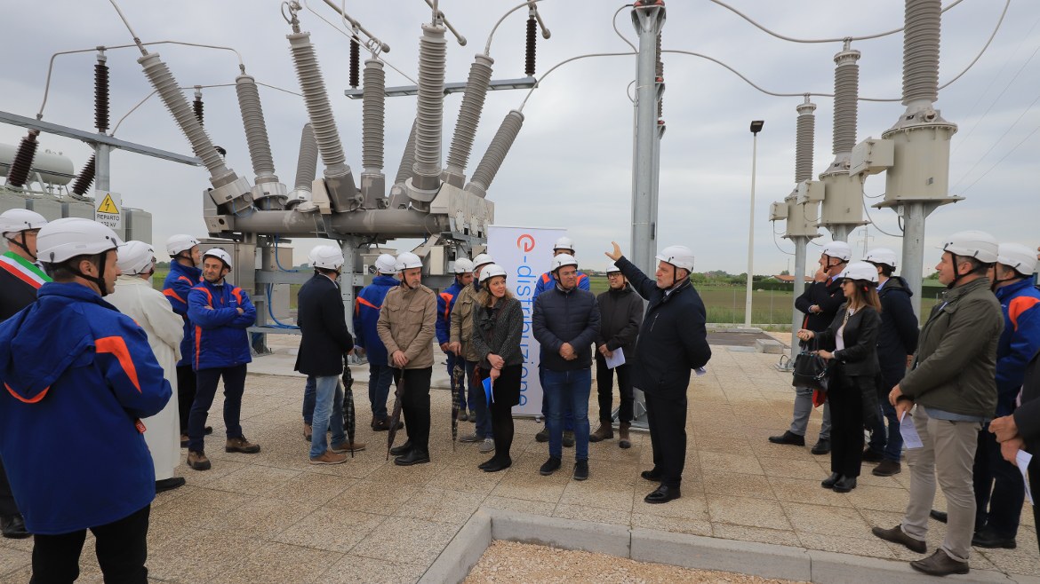 Foto dell'entrata in servizio della nuova cabina primaria ad Agna