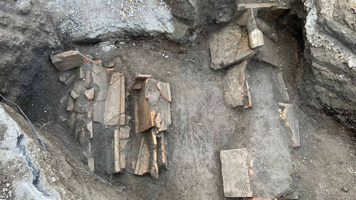 Immagini del ritrovamento di antiche sepolture a San Marzano sul Sarno