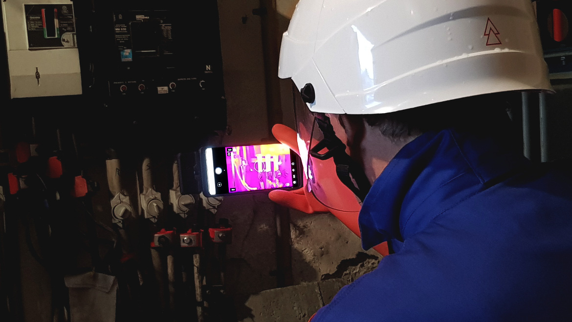 Foto delle termocamere utilizzate dai tecnici di e-distribuzione