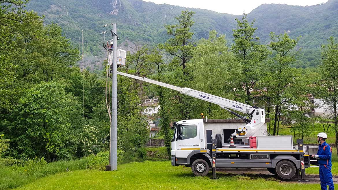 Immagini dell'intervento di messa in sicurezza di un sostegno nella Riserva del Lago di Cornino, in provincia di Udine