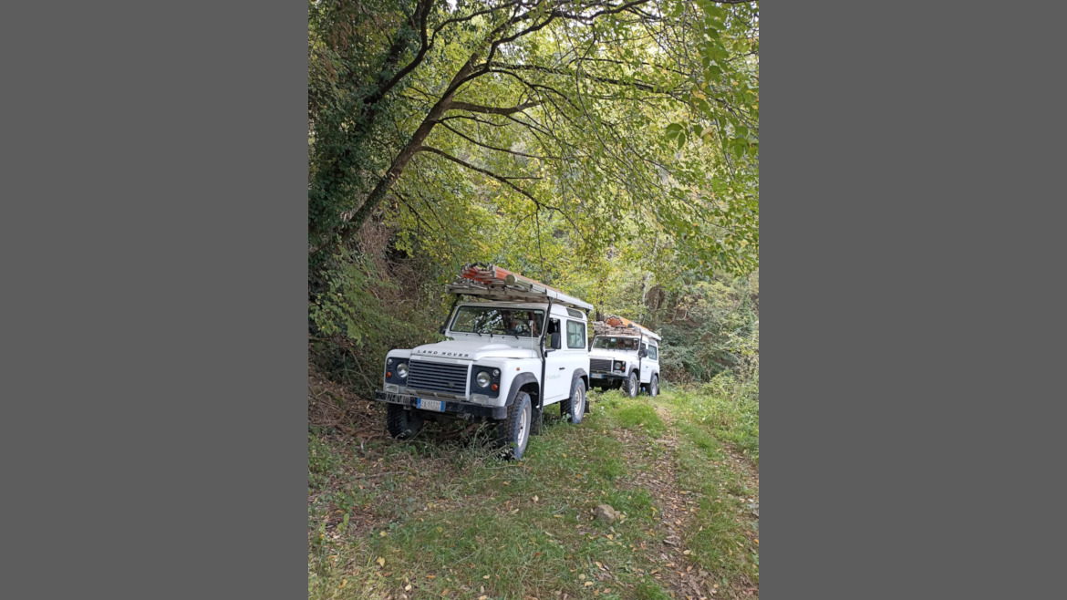 alcuni mezzi fuoristrada di e-distribuzione