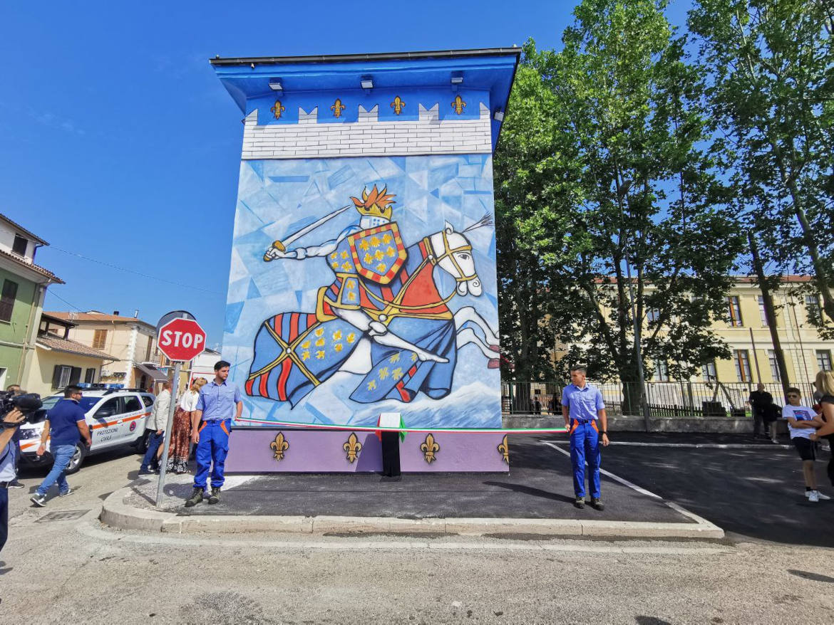 murales sulla cabina di scurcola marsicana durante l'inaugurazione