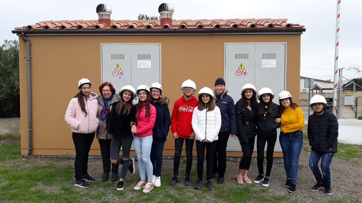 Foto degli studenti dell'Istituto Comprensivo "Grazia Deledda" di San Separate