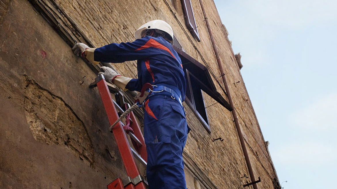 immagine di un operaio di E-Distribuzione